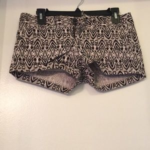 AE patterned shorts